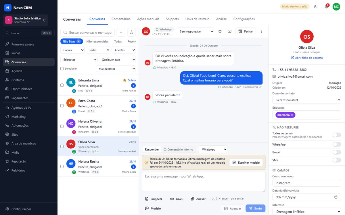 Caixa de conversas do Nexo com mensagens de SMS, e-mail, Instagram e WhatsApp numa lista só, a conversa aberta no centro e a ficha do contato à direita.
